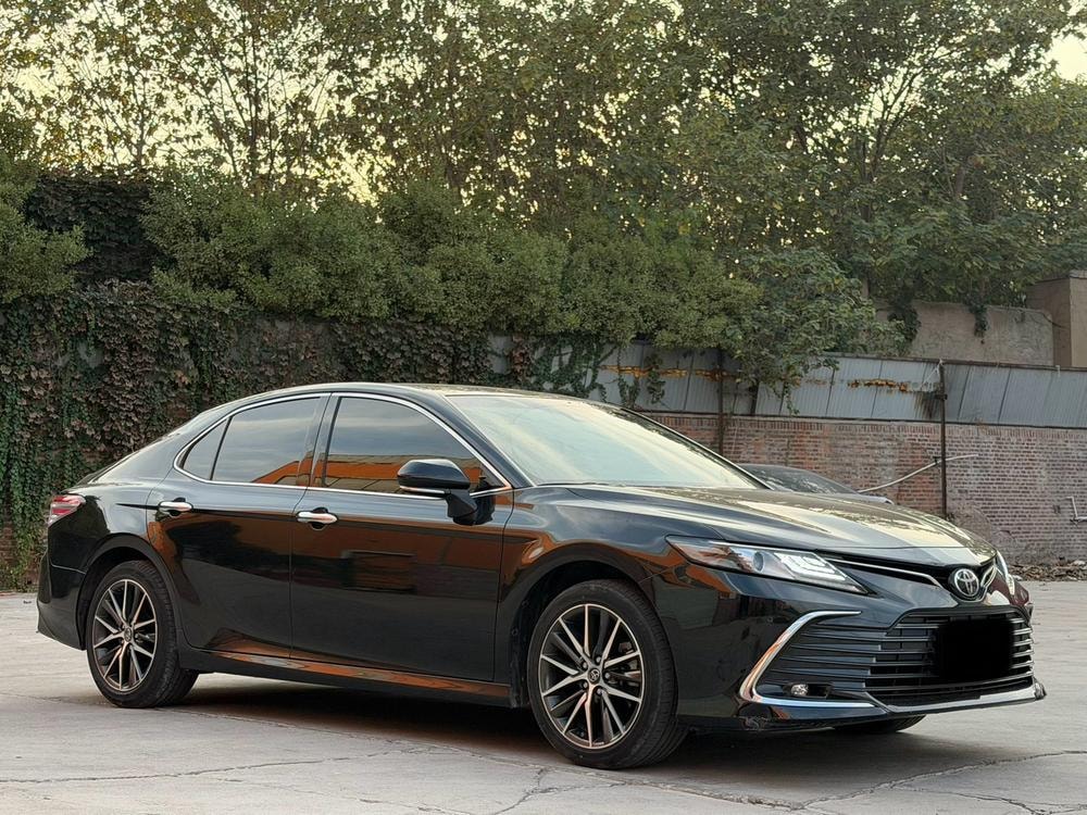 Toyota Camry 2021 — фото автомобиля