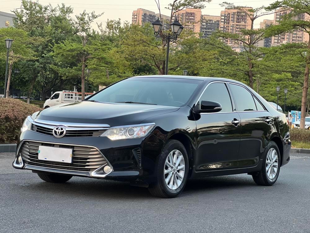 Toyota Camry 2015 — фото автомобиля 1