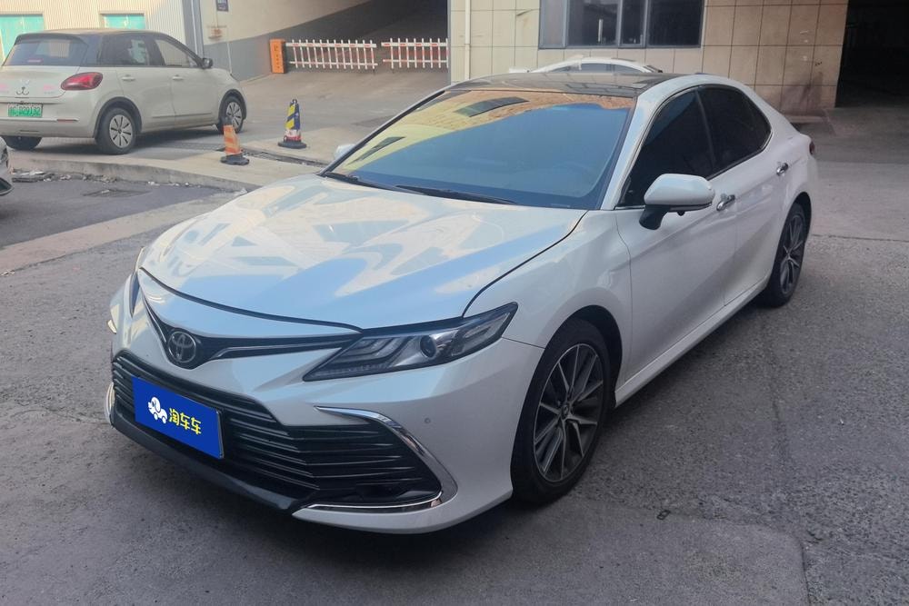 Toyota Camry 2021 — фото автомобиля 1
