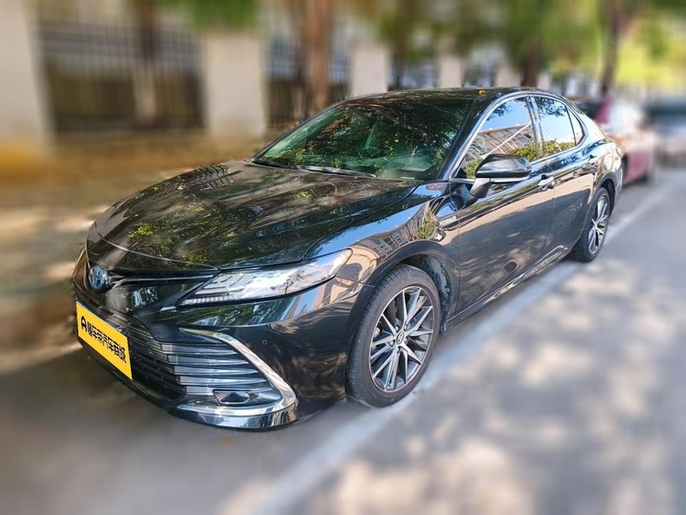 Toyota Camry 2021 — фото автомобиля