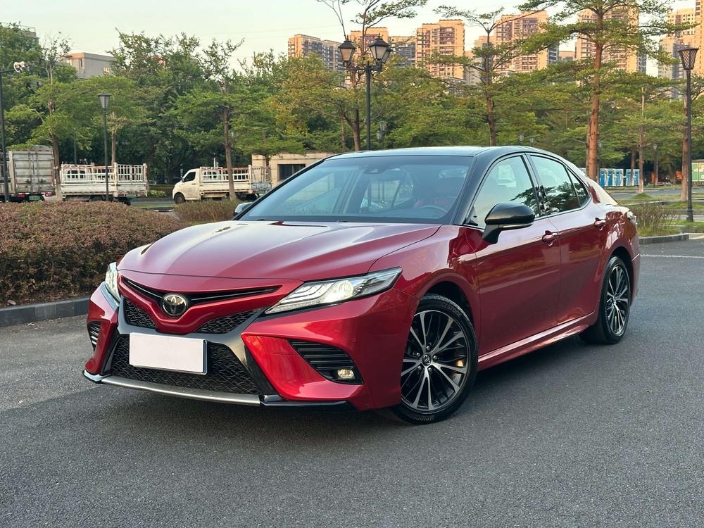 Toyota Camry 2018 — фото автомобиля 1
