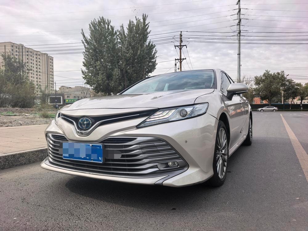 Toyota Camry 2018 — фото автомобиля