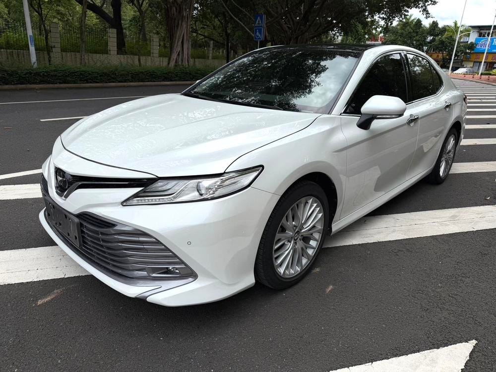 Toyota Camry 2019 — фото автомобиля 1