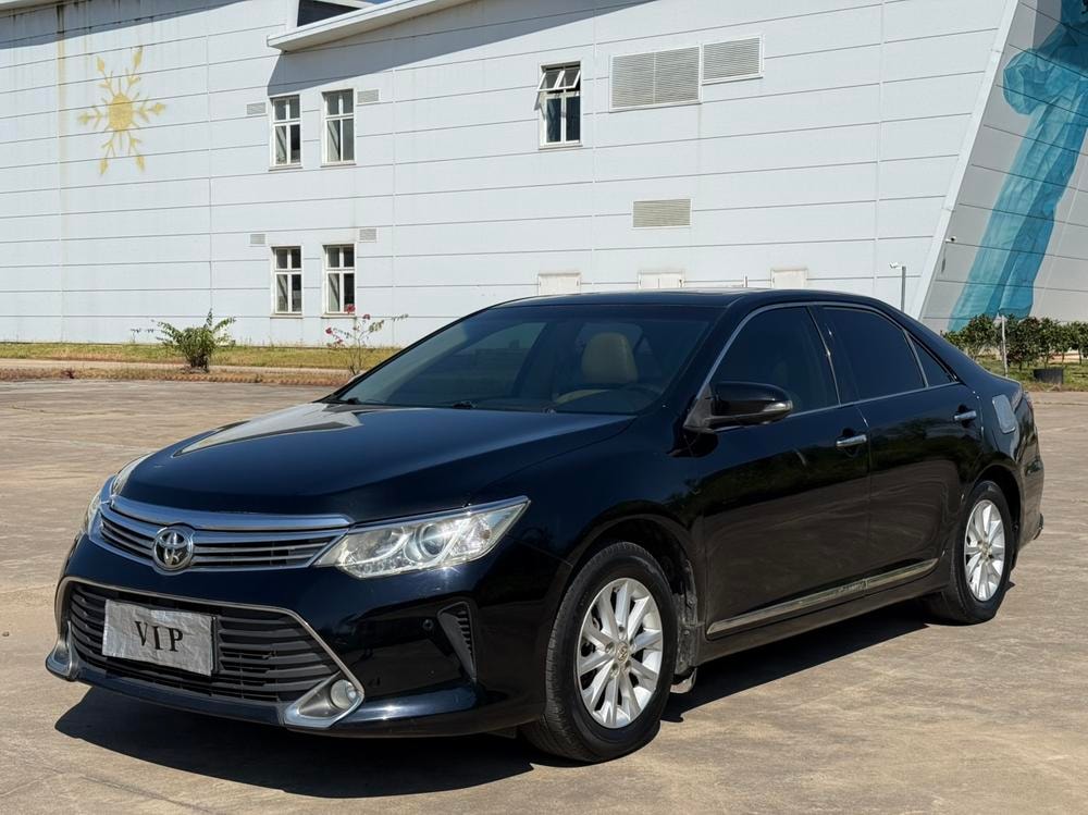 Toyota Camry 2015 — фото автомобиля 1