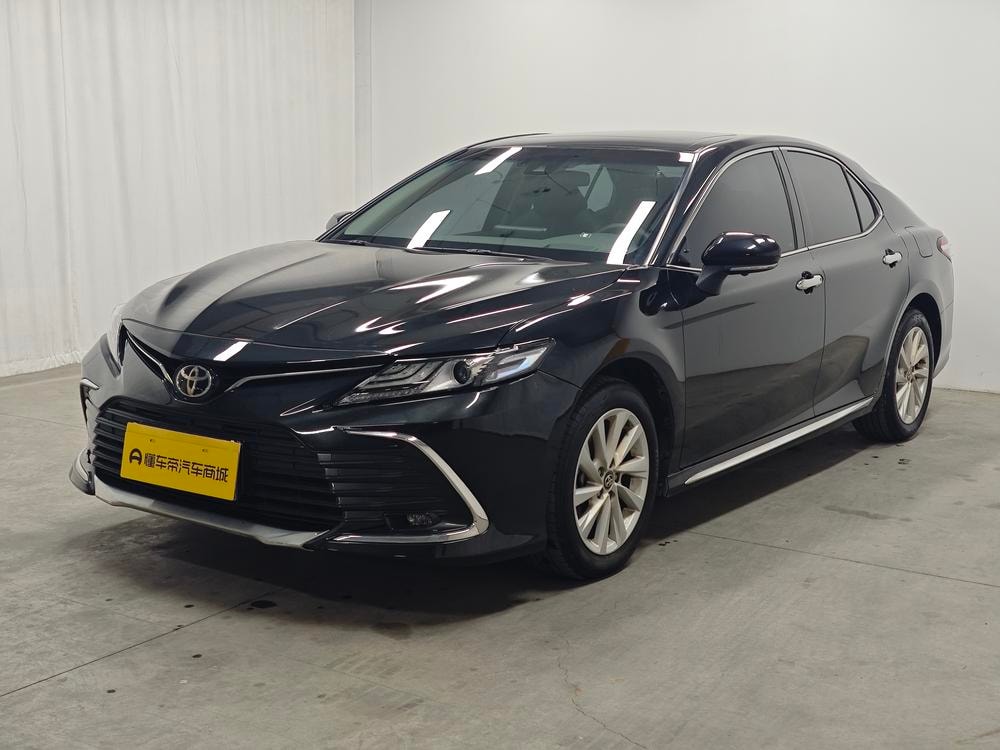 Toyota Camry 2023 — фото автомобиля 1