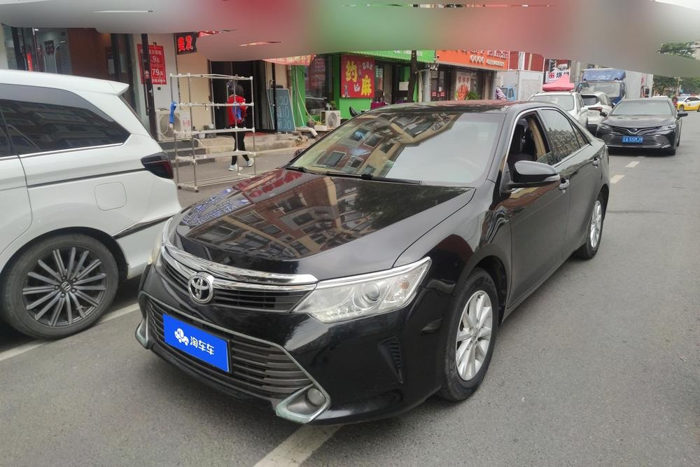 Toyota Camry 2015 — фото автомобиля