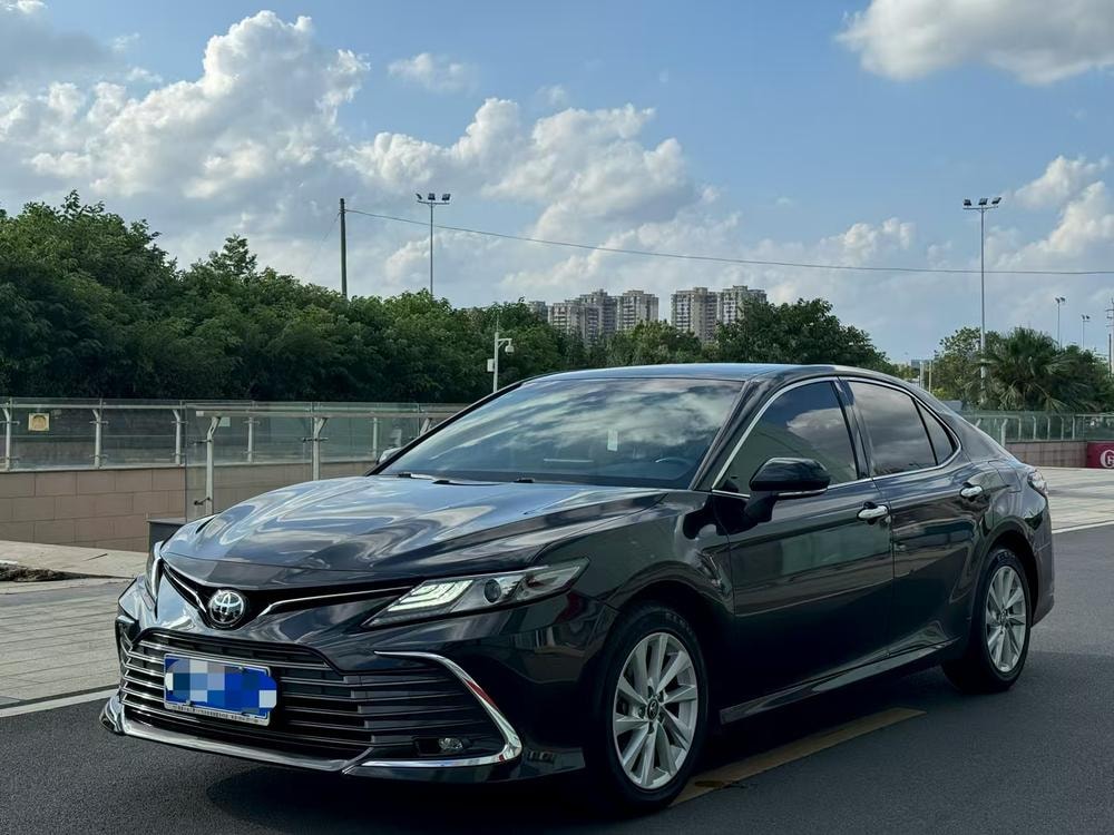 Toyota Camry 2021 — фото автомобиля 1