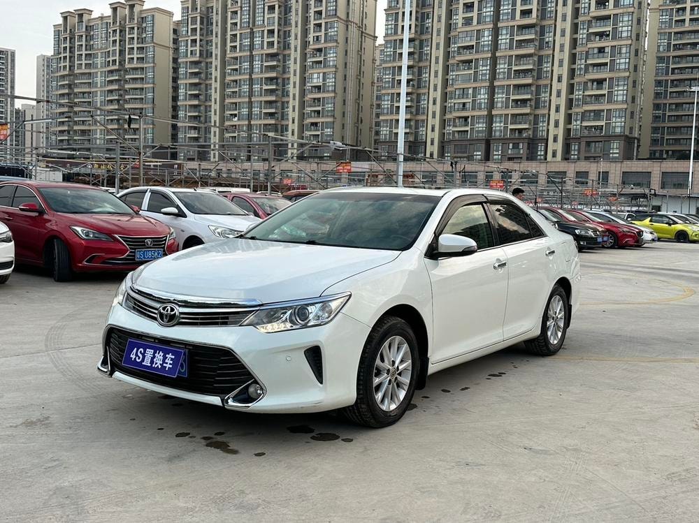 Toyota Camry 2015 — фото автомобиля 1