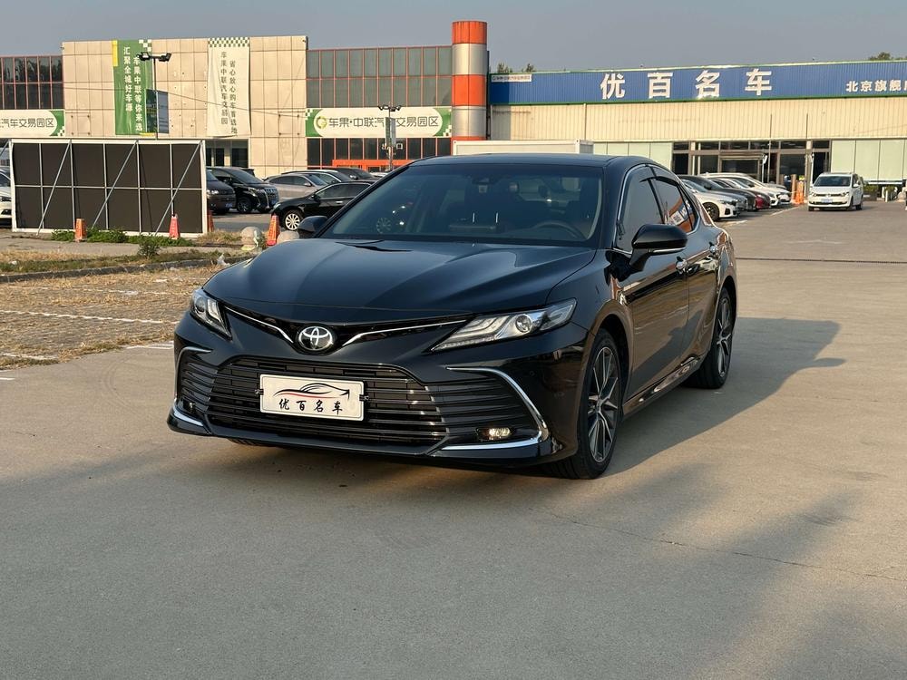 Toyota Camry 2021 — фото автомобиля 1