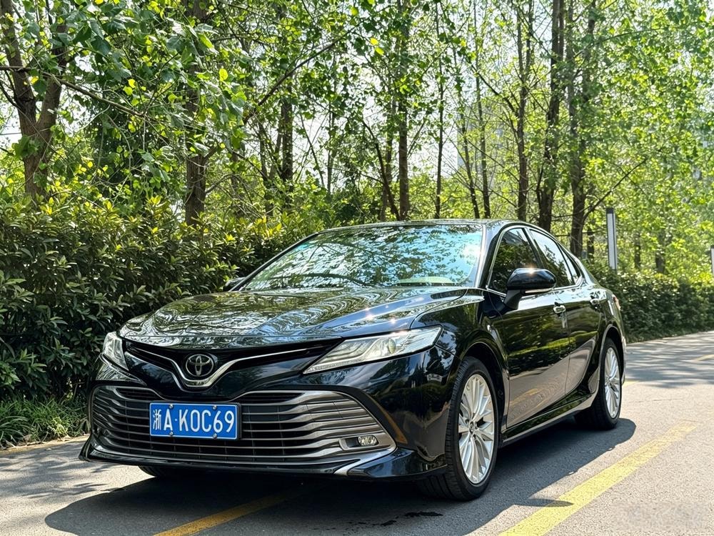 Toyota Camry 2018 — фото автомобиля 1