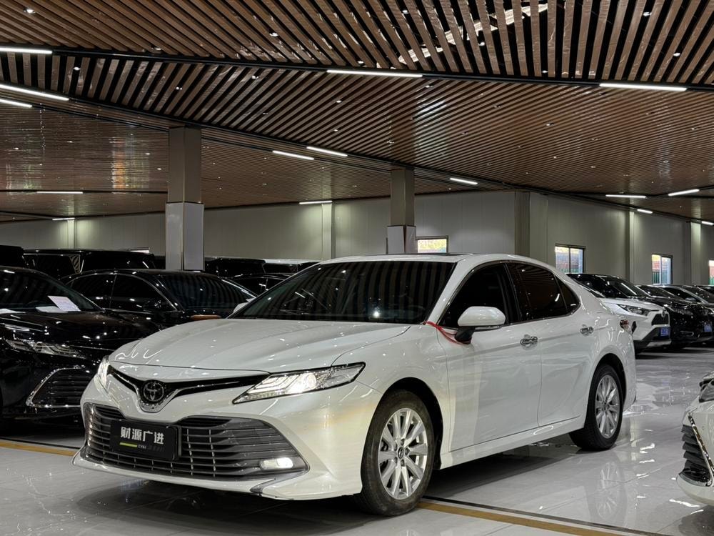 Toyota Camry 2019 — фото автомобиля 1