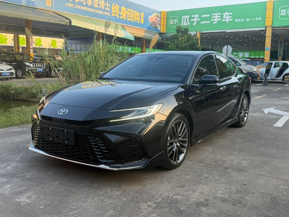 Toyota Camry 2024 — фото автомобиля