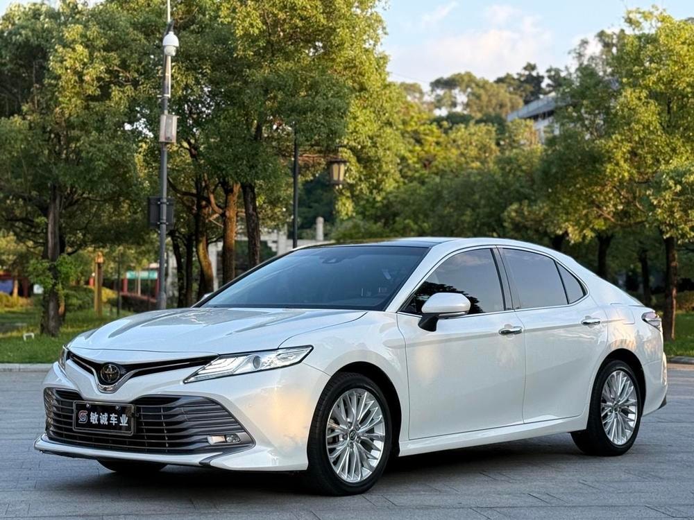 Toyota Camry 2018 — фото автомобиля 1