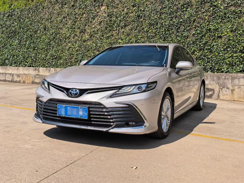 Toyota Camry 2021 — фото автомобиля