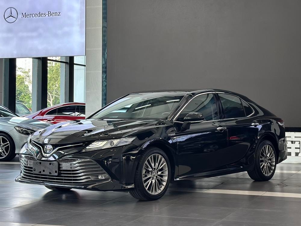 Toyota Camry 2018 — фото автомобиля 1