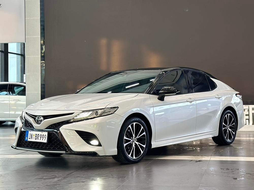 Toyota Camry 2019 — фото автомобиля 1
