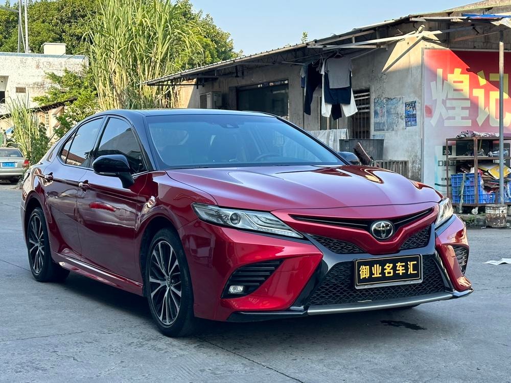Toyota Camry 2019 — фото автомобиля 1