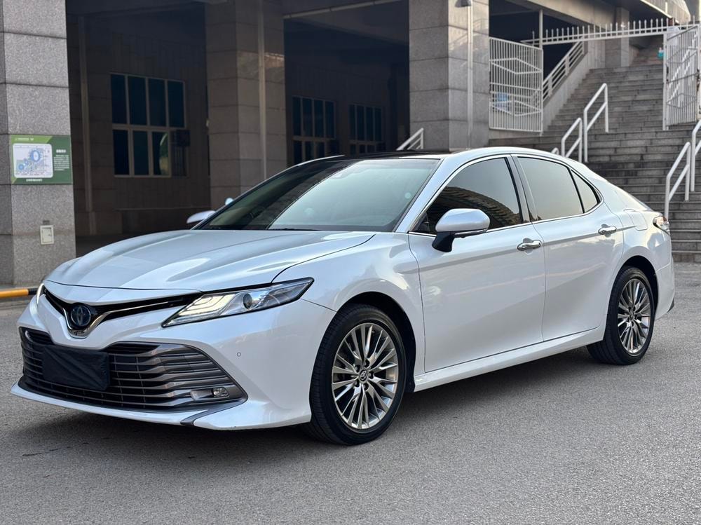 Toyota Camry 2019 — фото автомобиля 1