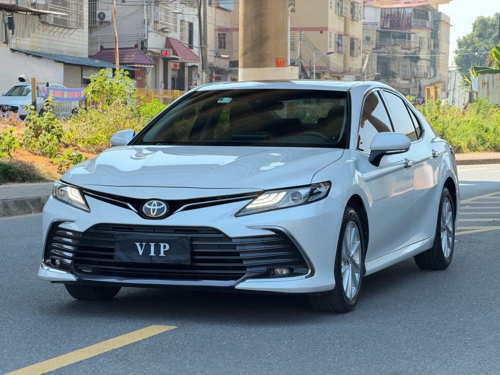 Toyota Camry 2022 — фото автомобиля 1