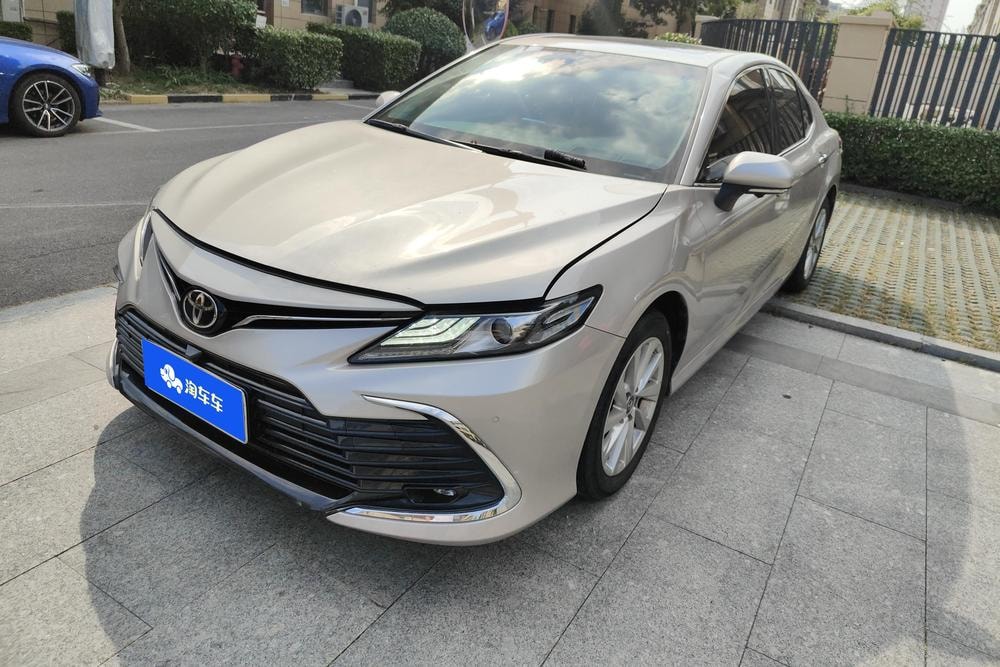 Toyota Camry 2021 — фото автомобиля 1