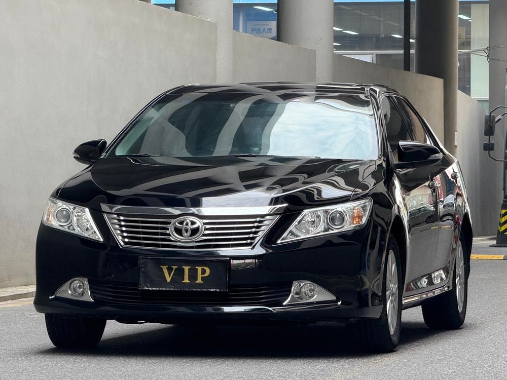 Toyota Camry 2013 — фото автомобиля