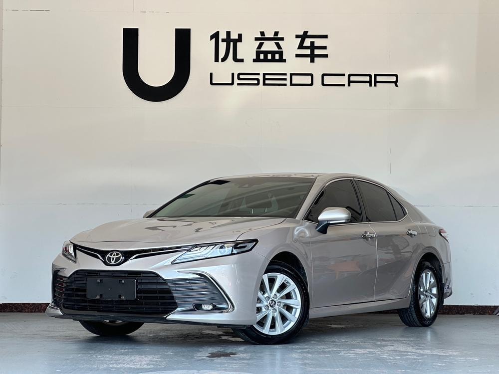 Toyota Camry 2021 — фото автомобиля