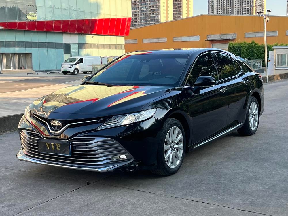 Toyota Camry 2018 — фото автомобиля