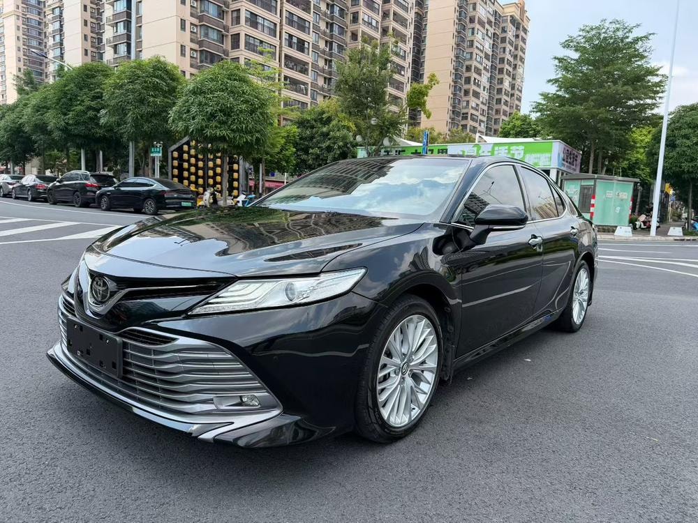 Toyota Camry 2019 — фото автомобиля 1