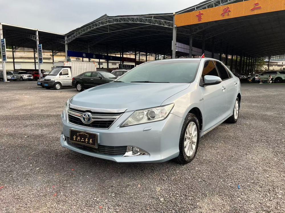 Toyota Camry 2012 — фото автомобиля