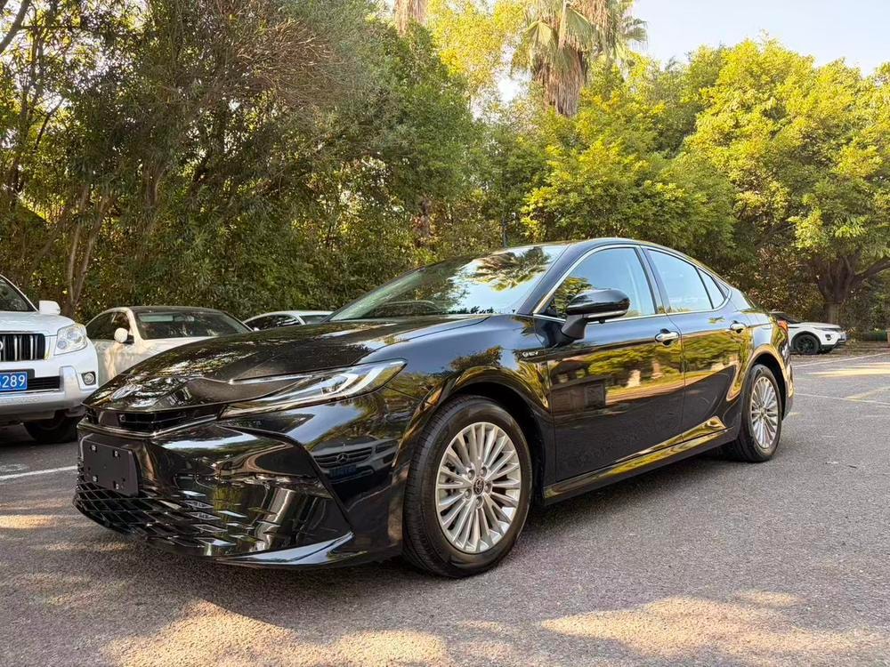 Toyota Camry 2024 — фото автомобиля