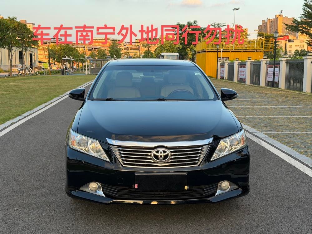 Toyota Camry 2012 — фото автомобиля