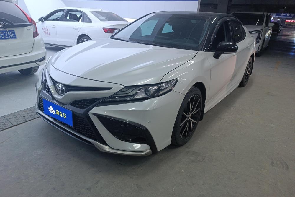 Toyota Camry 2021 — фото автомобиля 1