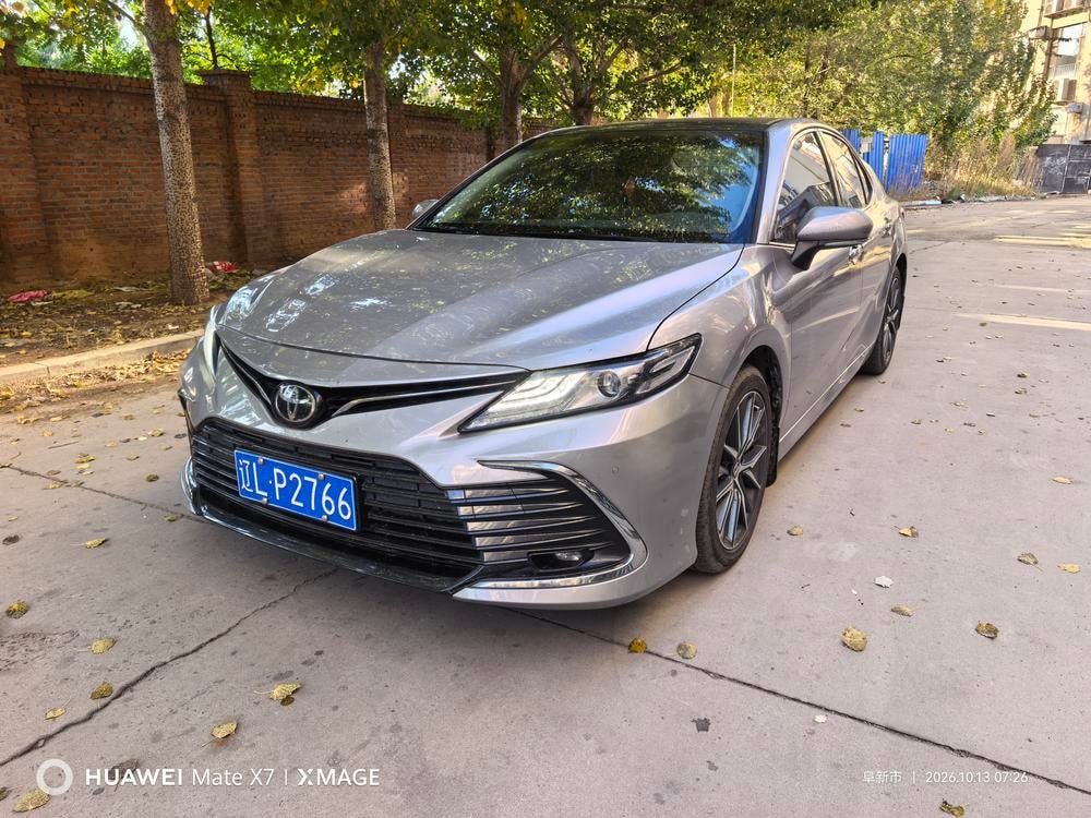 Toyota Camry 2021 — фото автомобиля