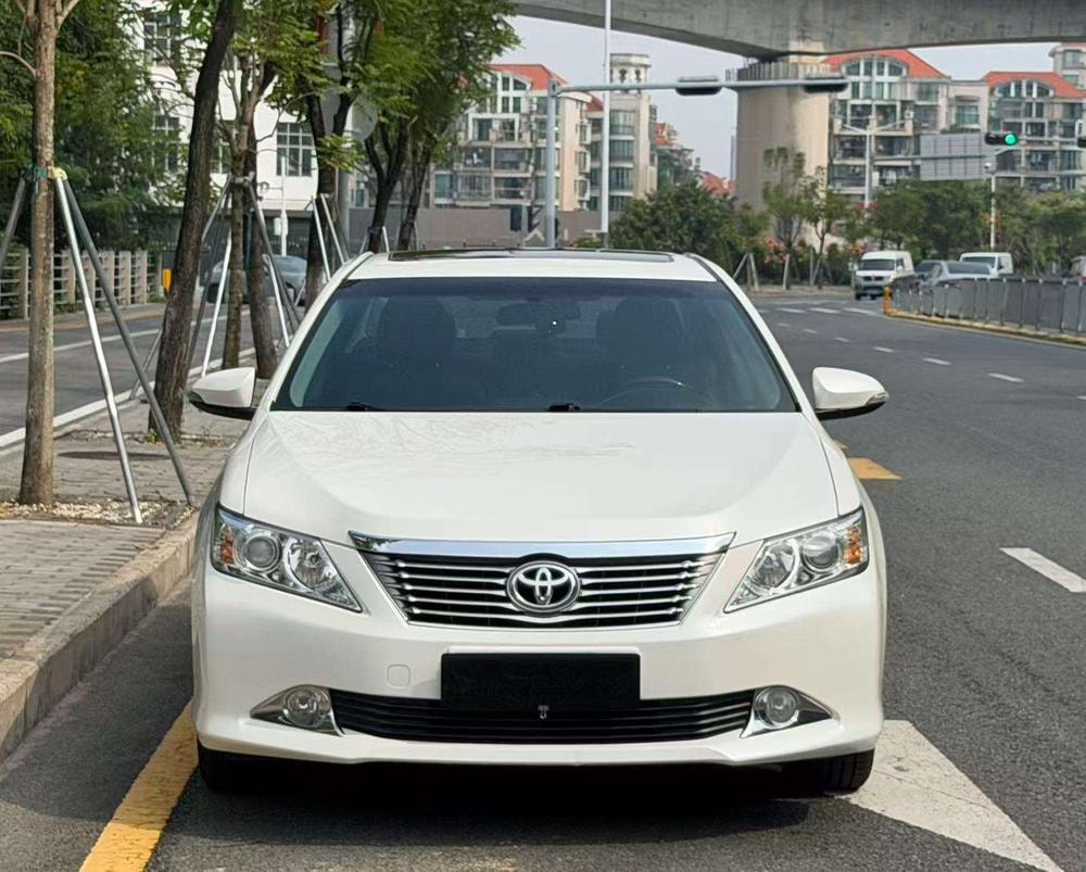 Toyota Camry 2013 — фото автомобиля 1