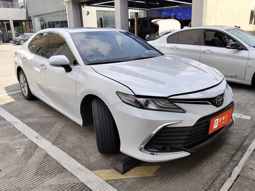Toyota Camry 2021 — фото автомобиля