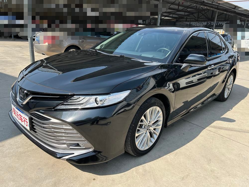 Toyota Camry 2018 — фото автомобиля