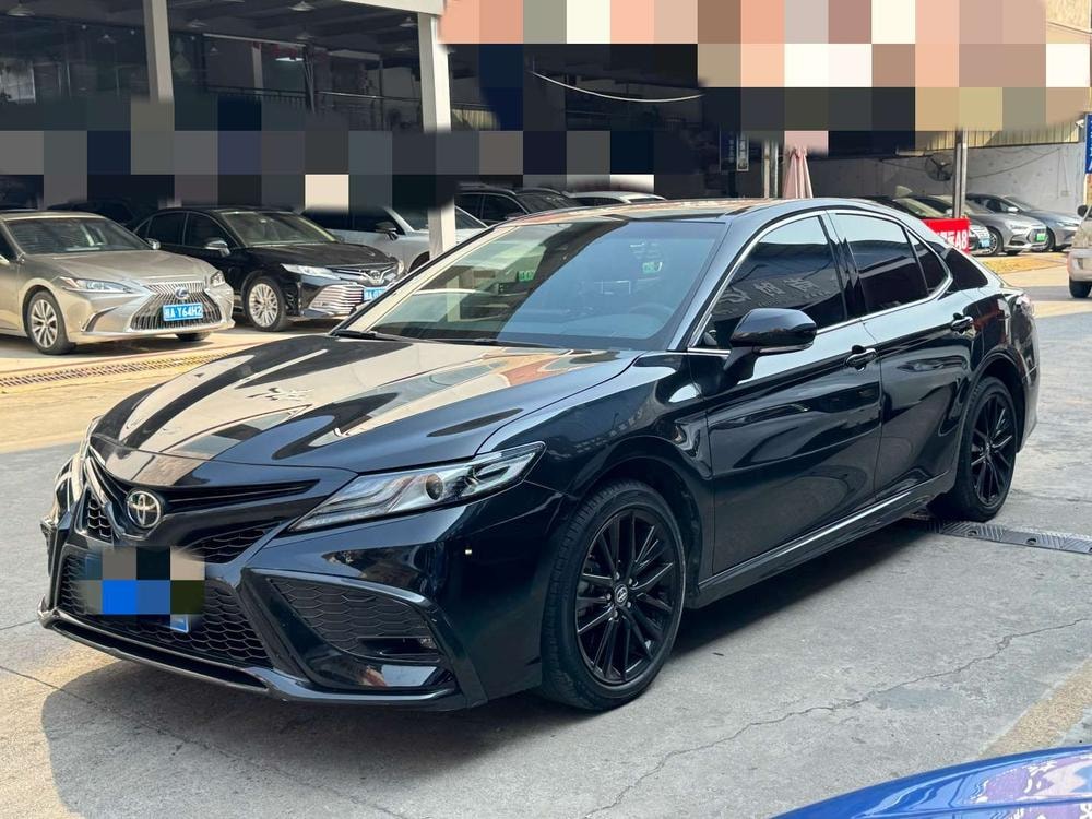 Toyota Camry 2023 — фото автомобиля
