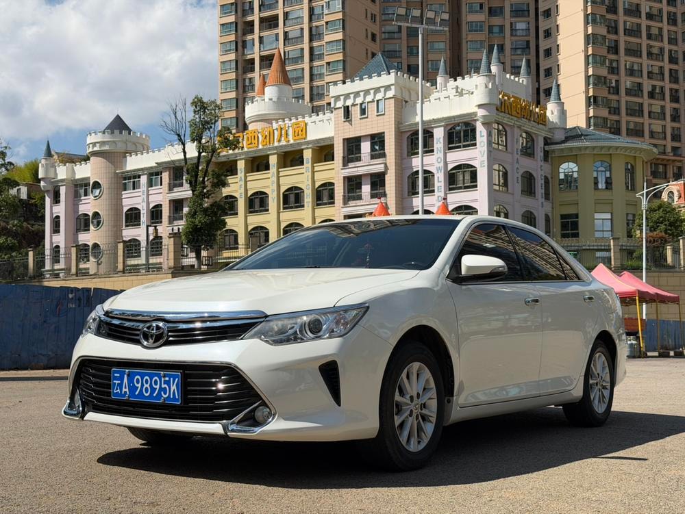 Toyota Camry 2016 — фото автомобиля