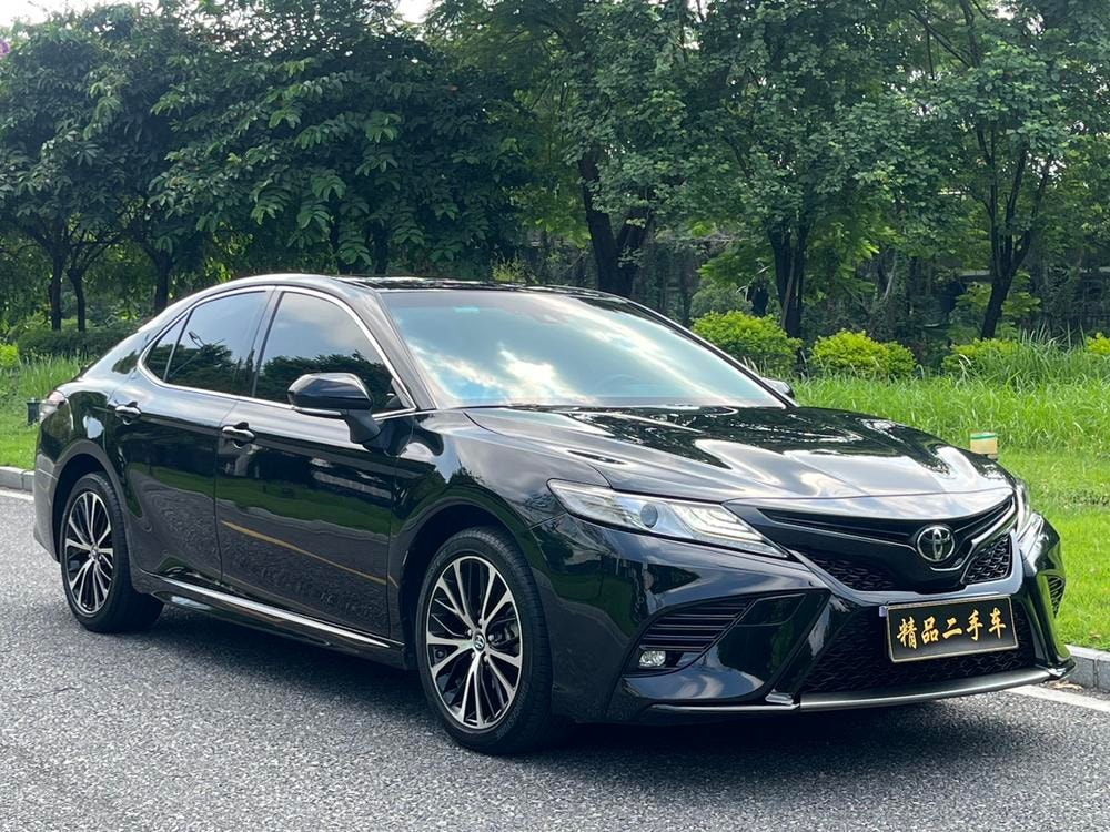 Toyota Camry 2018 — фото автомобиля