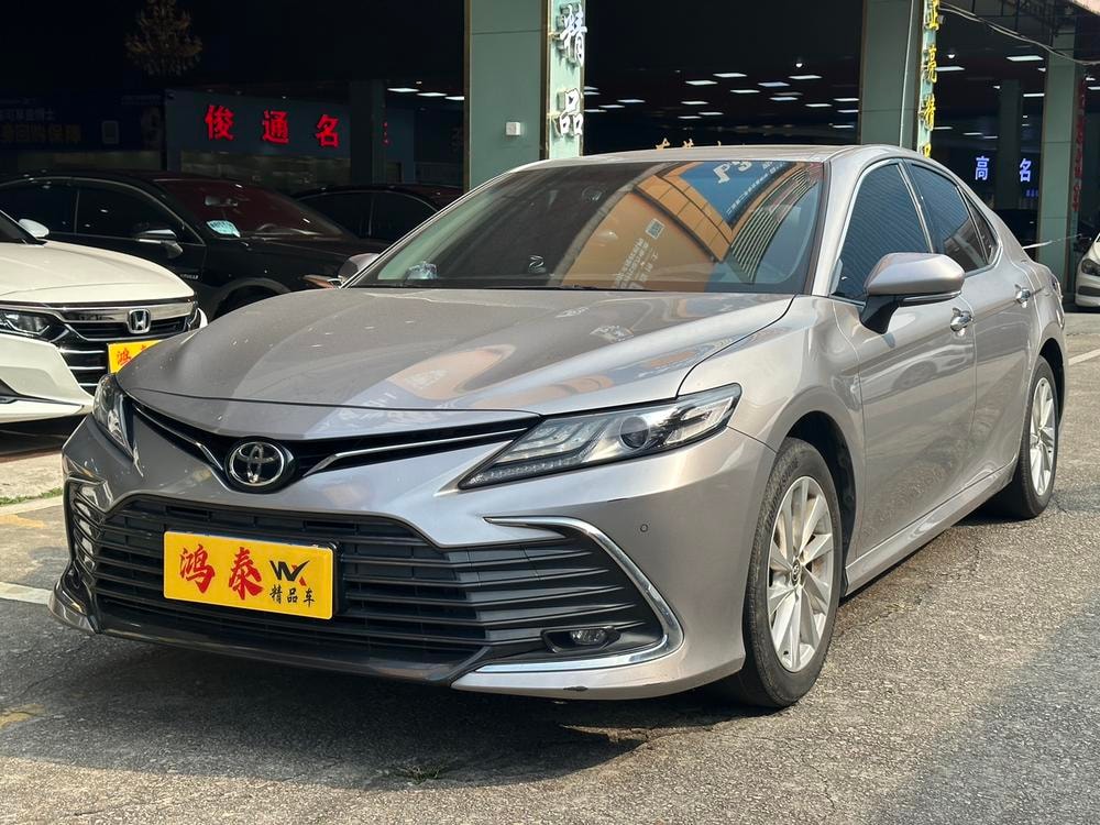 Toyota Camry 2021 — фото автомобиля