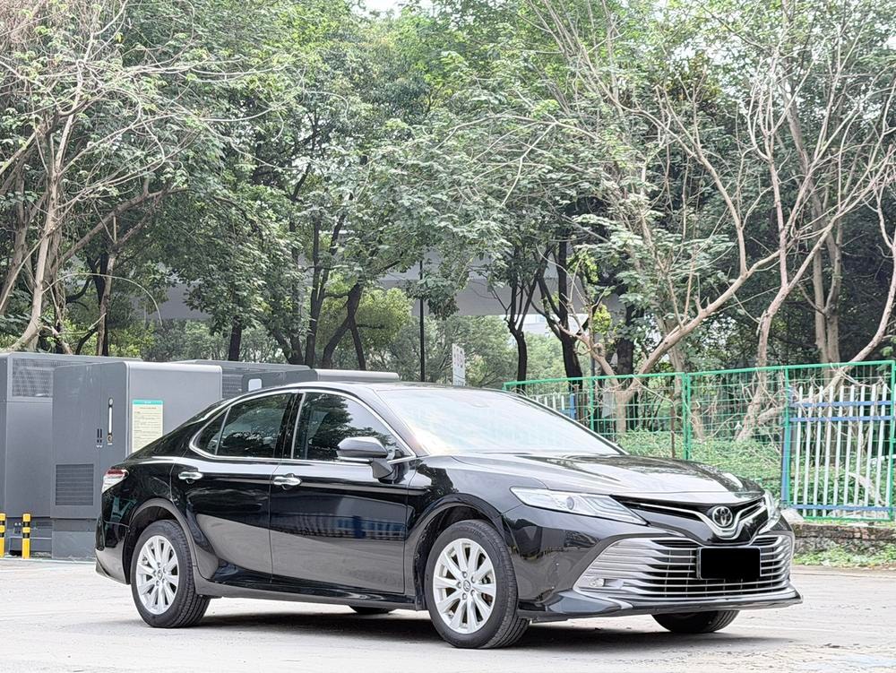 Toyota Camry 2021 — фото автомобиля