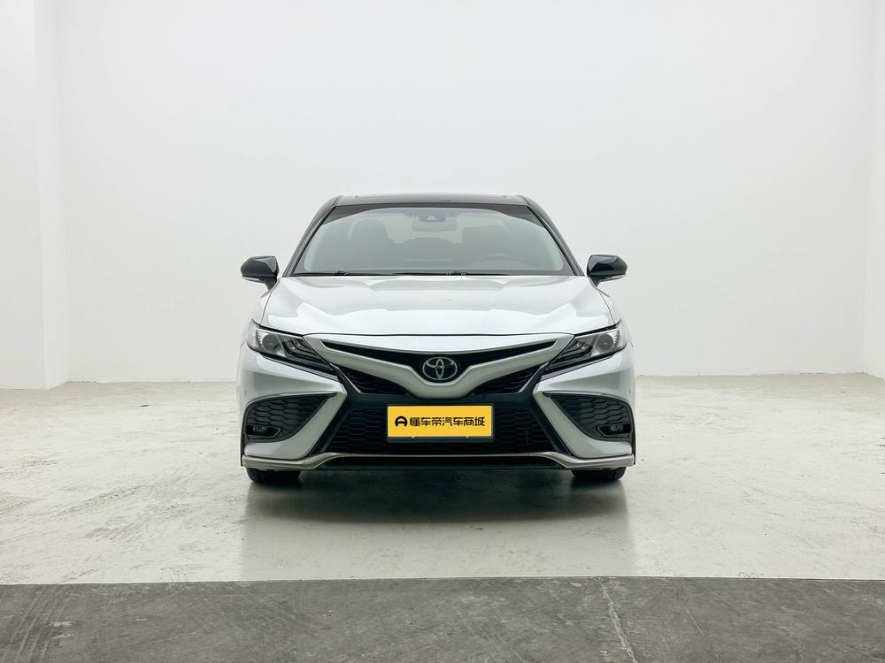Toyota Camry 2021 — фото автомобиля