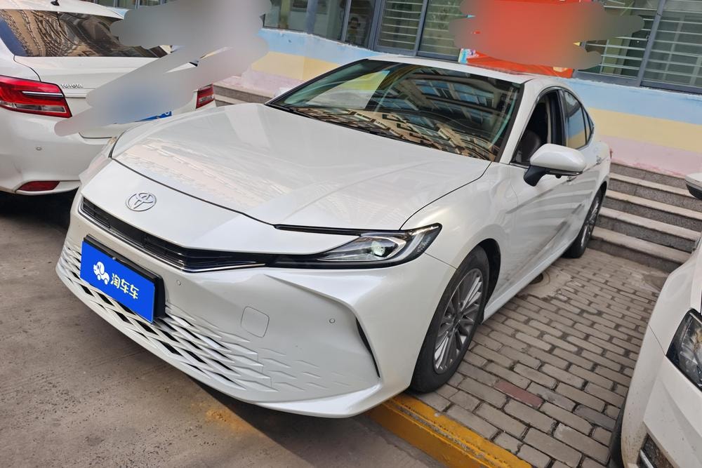 Toyota Camry 2024 — фото автомобиля
