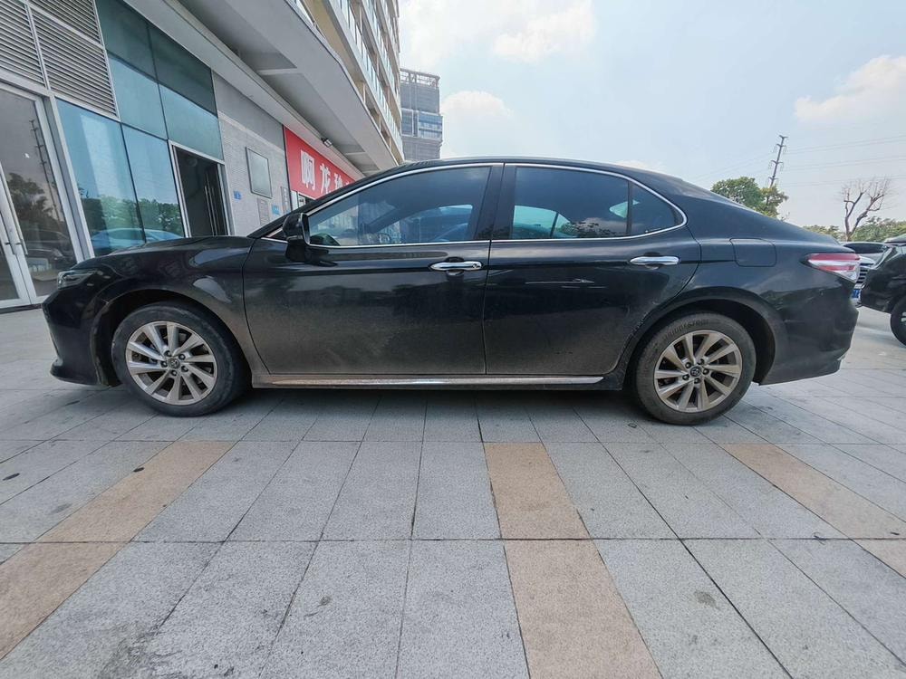 Toyota Camry 2023 — фото автомобиля
