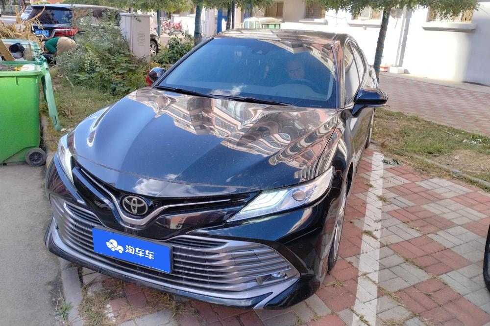 Toyota Camry 2019 — фото автомобиля