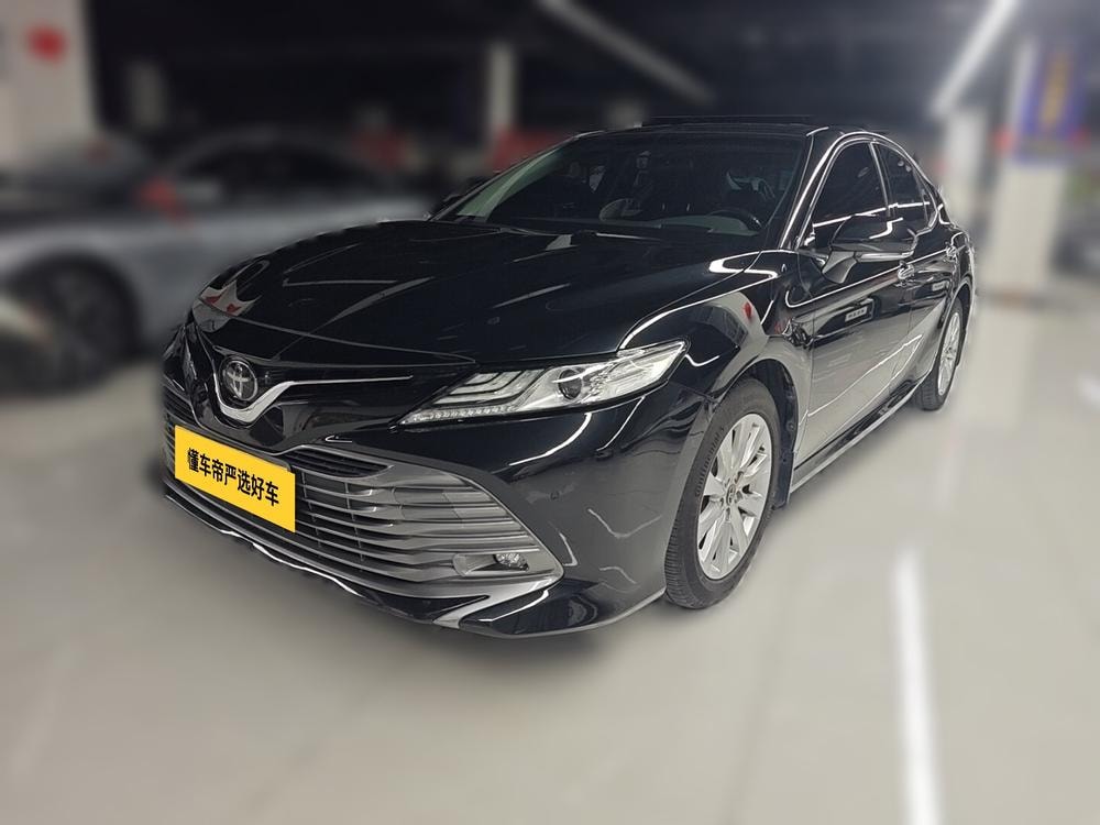 Toyota Camry 2019 — фото автомобиля