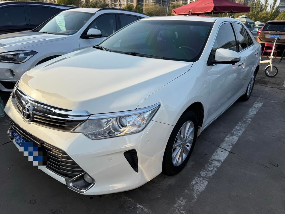 Toyota Camry 2015 — фото автомобиля