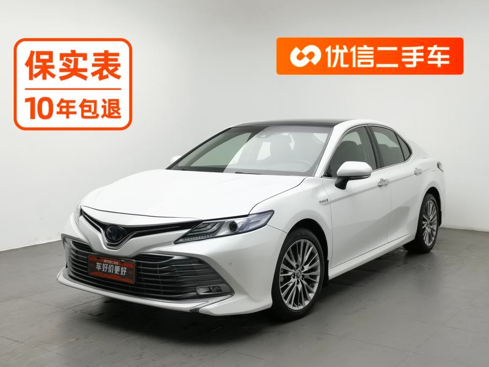 Toyota Camry 2019 — фото автомобиля