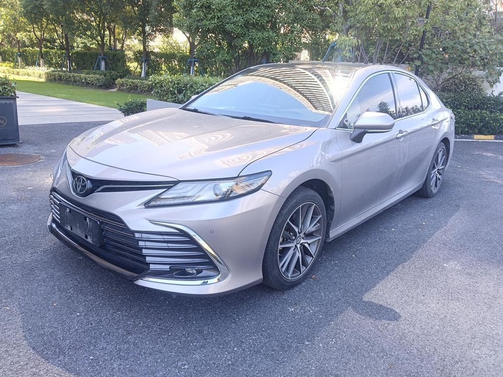 Toyota Camry 2021 — фото автомобиля