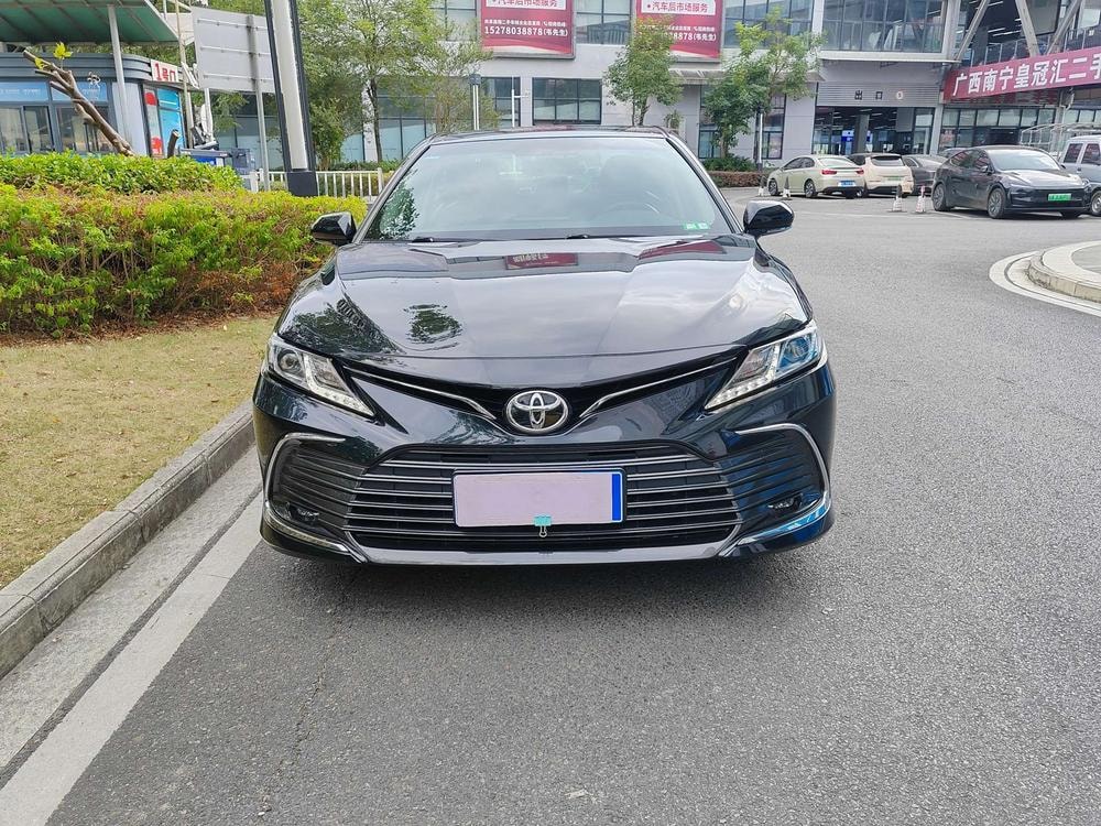 Toyota Camry 2022 — фото автомобиля